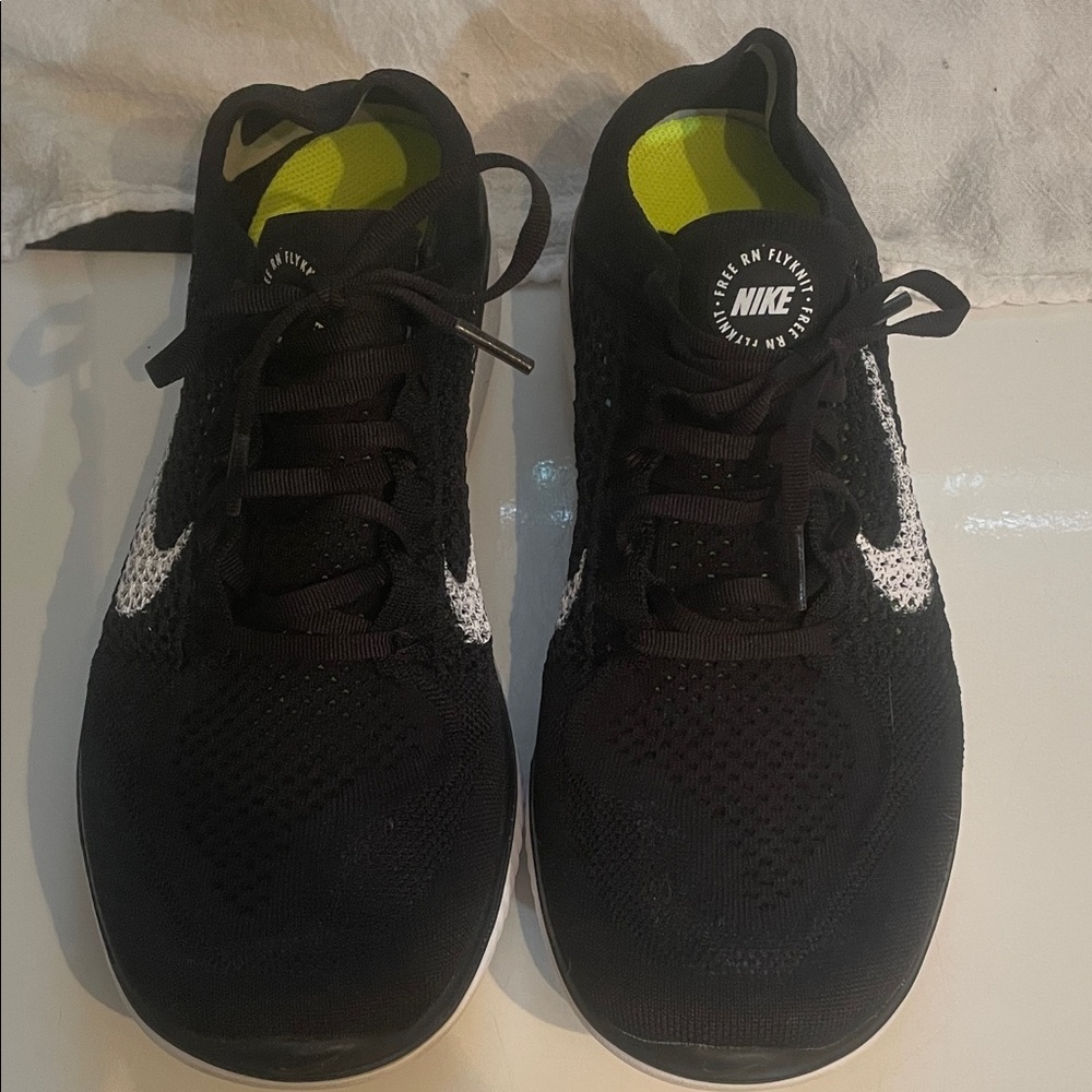 Nike Black and White Free RN Flyknit Mens 10.5